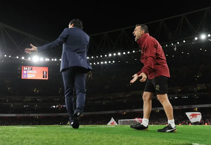 Framed Print : Unai Emery and Juan Carlos Carcedo Lead Arsenal Against Wolverhampton Wanderers, 2018-19 Premier League
