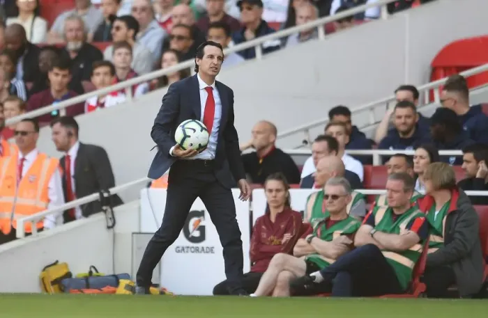 Framed Print : Unai Emery Leads Arsenal Against Crystal Palace in Premier League Showdown