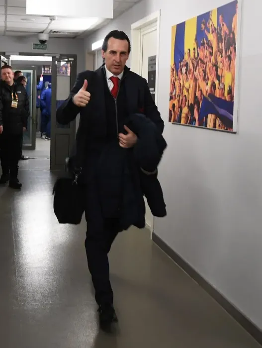 Framed Print : Unai Emery Leads Arsenal in Europa League Battle against BATE Borisov