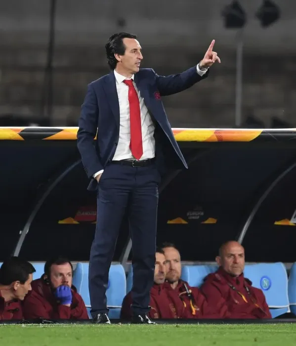Framed Print : Unai Emery Leads Arsenal in Napoli's Stadio San Paolo for Europa League Quarterfinal