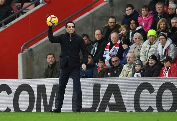 Unai Emery Leads Arsenal Against Southampton in Premier League Clash (2018-19)