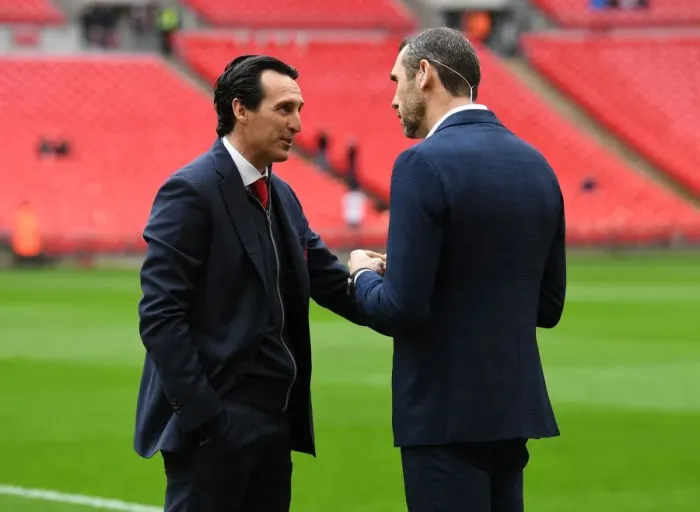 Framed Print : Unai Emery and Martin Keown: A Pre-Match Conversation Before the Tottenham-Arsenal Rivalry