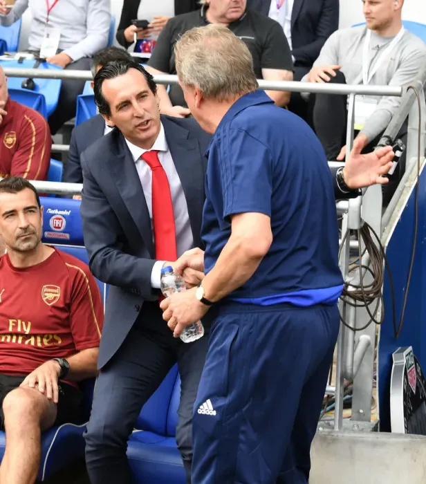 Framed Print : Unai Emery and Neil Warnock: Pre-Match Handshake between Arsenal and Cardiff Managers (2018-19) Framed Print : Unai Emery and Neil Warnock: Pre-Match Handshake between Arsenal and Cardiff Managers (2018-19)