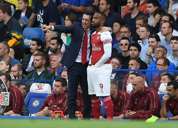 Unai Emery Prepares Substitution of Alexandre Lacazette against Chelsea, 2018-19 Premier League