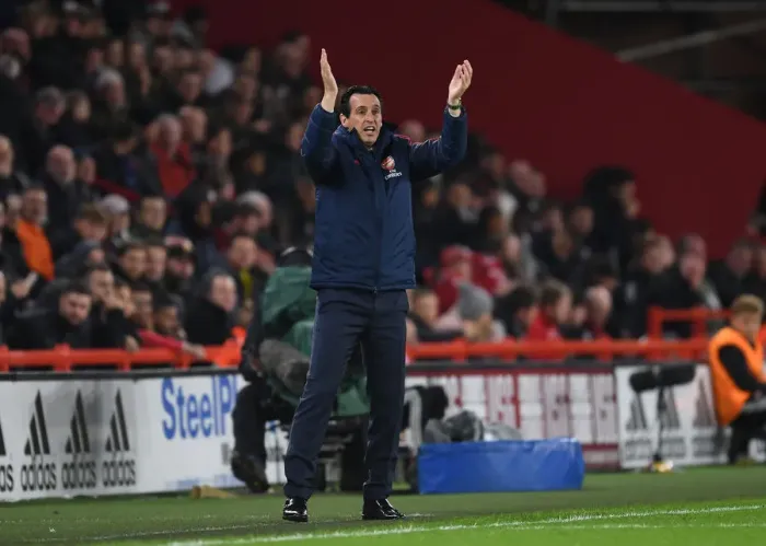 Framed Print : Unai Emery's Intense Focus: Arsenal's Battle at Sheffield United, Premier League 2019-20