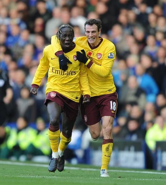 Unforgettable Moment: Sagna and Squillaci's Goal Celebration - Arsenal's 1-2 Victory Over Everton (14 / 11 / 2010)