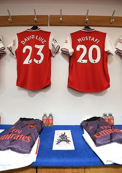 Unity in the Huddle: Arsenal's Pre-Match Moment before the Chelsea Showdown, Premier League 2019-20