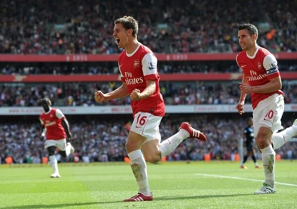 Unstoppable Arsenal: Ramsey and van Persie's 1-0 Victory Over Manchester United