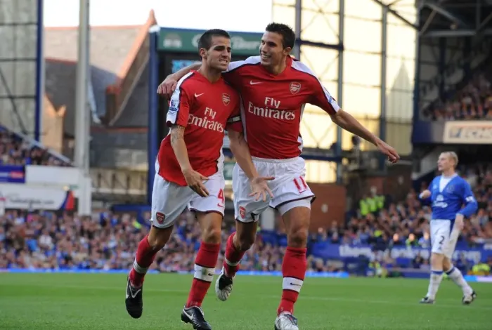 Framed Print : Unstoppable Duo: Fabregas and van Persie's Brilliant Moment - Arsenal's 6-1 Thrashing of Everton (August 2009)