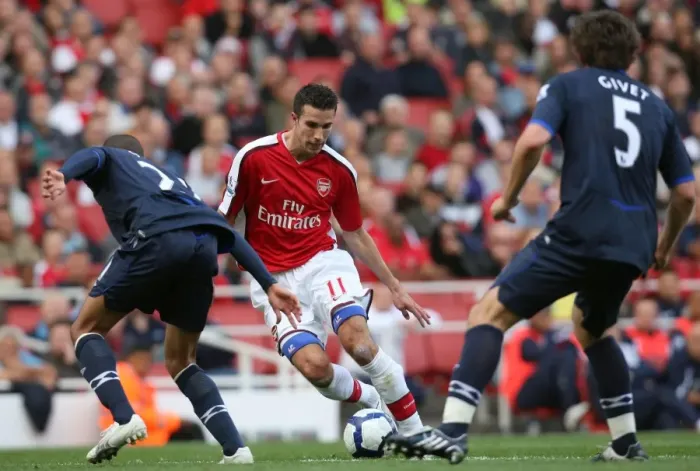 Framed Print : Unstoppable Van Persie: Arsenal's 6-2 Thrashing of Blackburn Rovers