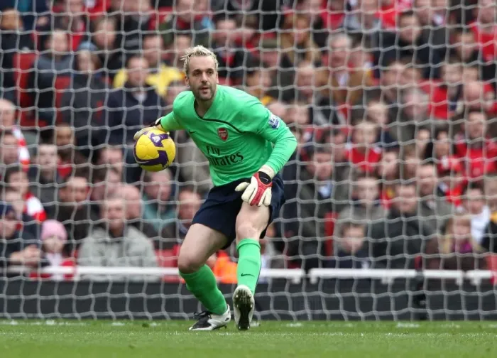 Framed Print : Unyielding Almunia: Arsenal's Heroic Goalkeeper in the 0-0 Battle Against Fulham (Feb 2009) Framed Print : Unyielding Almunia: Arsenal's Heroic Goalkeeper in the 0-0 Battle Against Fulham (Feb 2009)