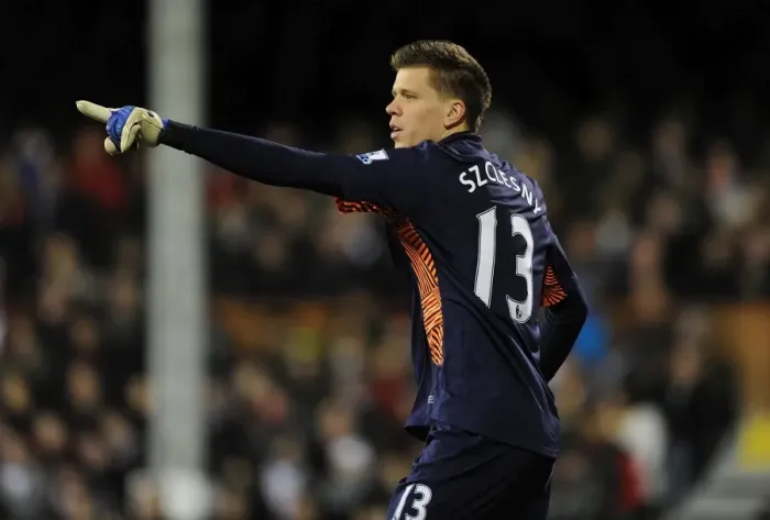 Framed Print : Unyielding Guardian: Wojciech Szczesny in Action at Fulham (2011-12)
