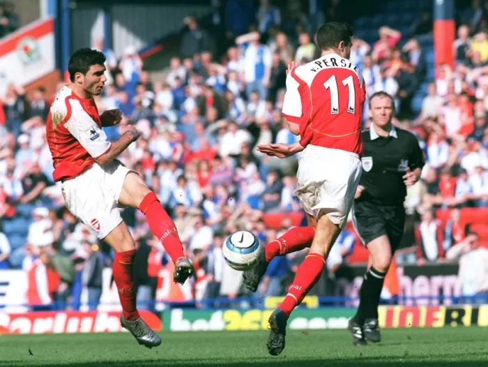 Framed Print : Van Persie: Arsenal's Unforgettable Striker Framed Print : Van Persie: Arsenal's Unforgettable Striker