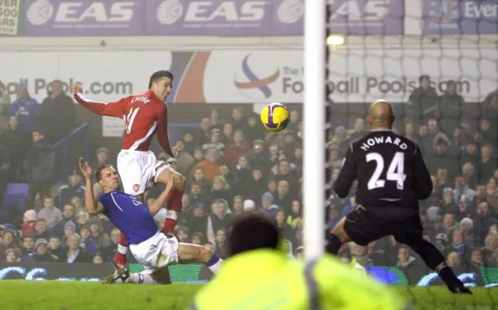 Framed Print : Van Persie Stuns Everton: The Unforgettable Goal Framed Print : Van Persie Stuns Everton: The Unforgettable Goal