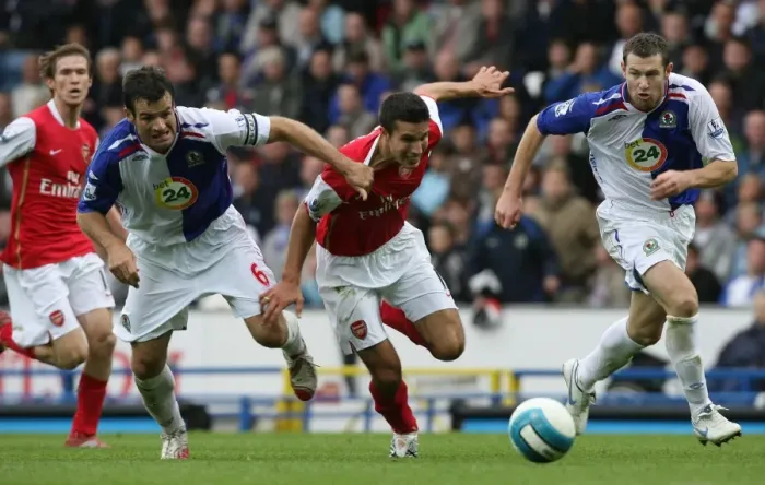 Framed Print : Van Persie vs Nelson: A Battle at Ewood Park - Arsenal vs Blackburn, 2007