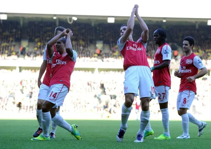 Framed Print : Van Persie and Walcott Celebrate Arsenal's First Goal vs Norwich City (2011-12)