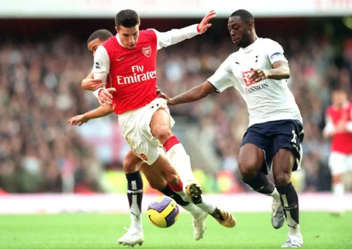 Framed Print : Van Persie's Controversial Penalty: Arsenal vs. Tottenham, 2-1