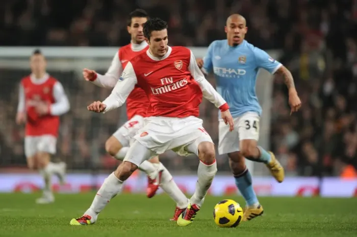 Framed Print : Van Persie's Determined Standoff: Arsenal vs Manchester City, Premier League Rivalry (2011)