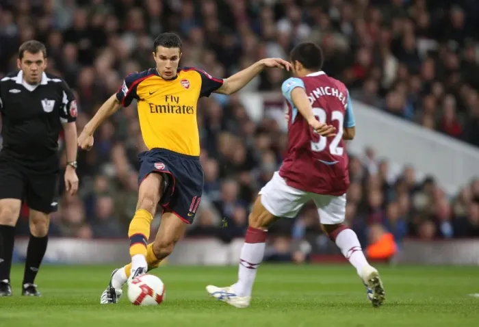 Framed Print : Van Persie's Double Strike: Arsenal Overpowers West Ham, 2008