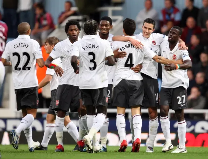 Framed Print : Van Persie's Dramatic Double: Arsenal's Thrilling Comeback at The Boleyn Ground (2009)