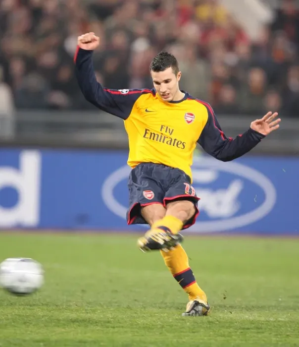 Framed Print : Van Persie's Dramatic Penalty: Arsenal Advance Past Roma in UCL