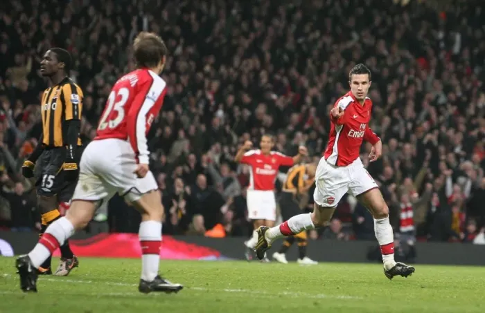 Framed Print : Van Persie's Thrilling FA Cup Goal: Arsenal's 2-1 Victory Over Hull City (April 2009)