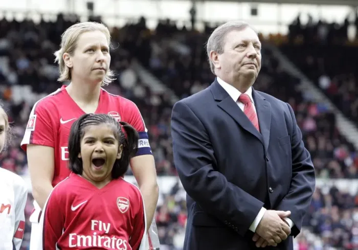 Framed Print : Vic Akers (Arsenal Manager) line up with Jayne Ludlow before the match Framed Print : Vic Akers (Arsenal Manager) line up with Jayne Ludlow before the match
