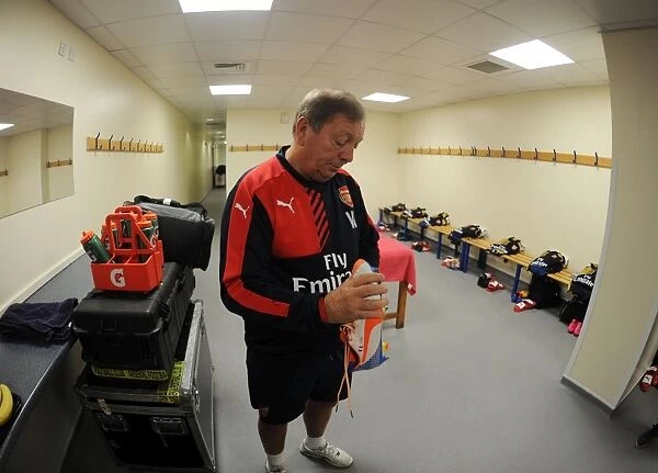 Vic Akers: Arsenal Kit Preparation Ahead of West Bromwich Albion Match (2015-16)