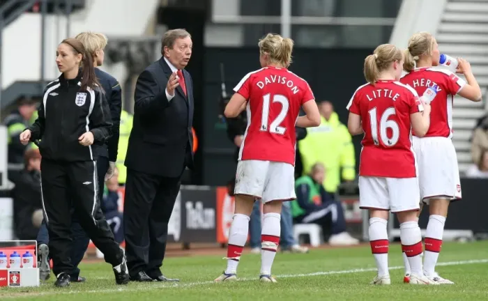 Framed Print : Vic Akers Arsenal Ladies Manager talks to Gemma Davison Framed Print : Vic Akers Arsenal Ladies Manager talks to Gemma Davison