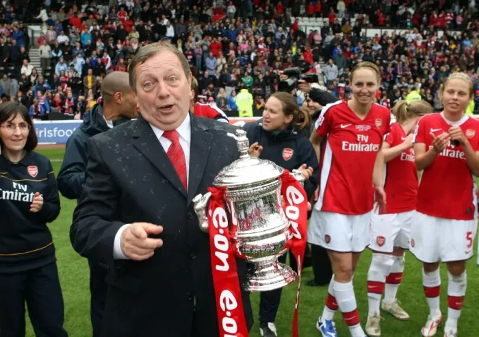 Framed Print : Vic Akers Celebrates FA Cup Victory with Arsenal Ladies: 2-1 Win over Sunderland WFC