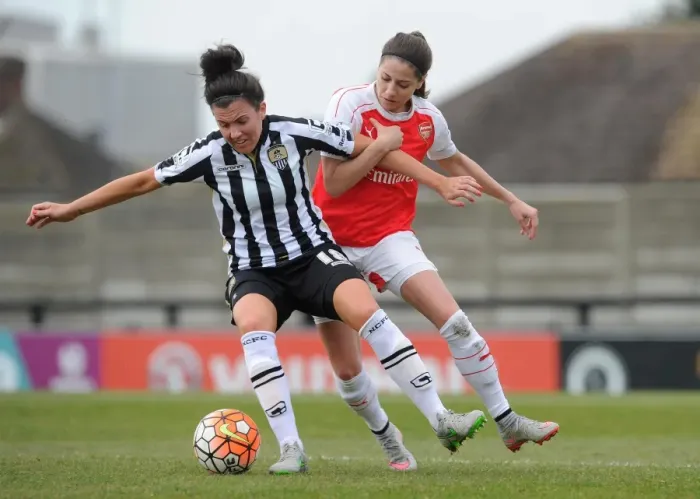 Framed Print : Vicky Losada (Arsenal Ladies) Leanne Crichton (Notts County)