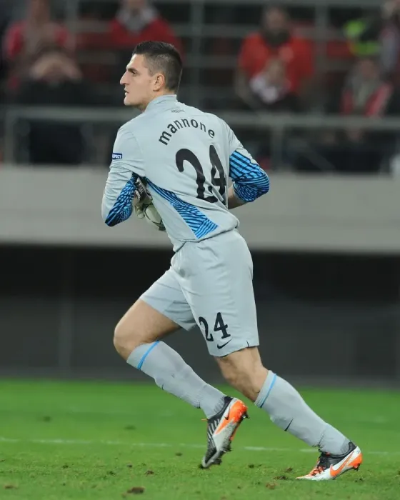 Framed Print : Vito Mannone: Arsenal Goalkeeper in Action Against Olympiacos (2011-12) Framed Print : Vito Mannone: Arsenal Goalkeeper in Action Against Olympiacos (2011-12)