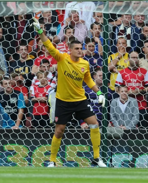 Framed Print : Vito Mannone: Arsenal's Goalkeeper in Action Against Stoke City (2012-13)