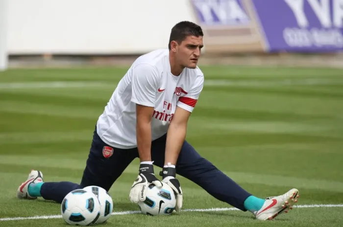 Framed Print : Vito Mannone's Debut: Arsenal's 4-0 Pre-Season Triumph Over Barnet (2010)