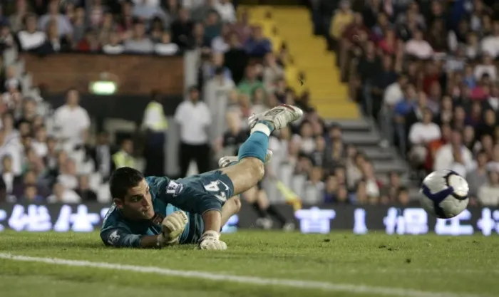 Framed Print : Vito Mannone's Debut Win: Arsenal's 1-0 Victory Over Fulham in the Premier League