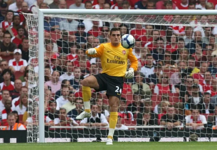Framed Print : Vito Mannone's Shine: Arsenal's 4-0 Victory Over Wigan Athletic, Barclays Premier League, Emirates Stadium (September 19, 2009)
