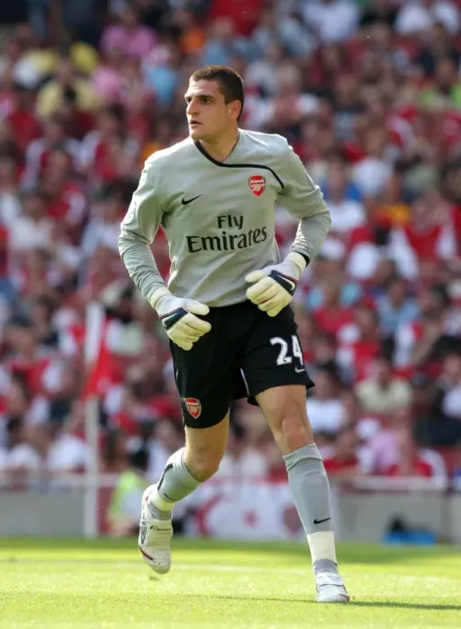 Framed Print : Vito Mannone's Victory: Arsenal's Thrilling 4-1 Win Over Stoke City in the Premier League (May 2009)