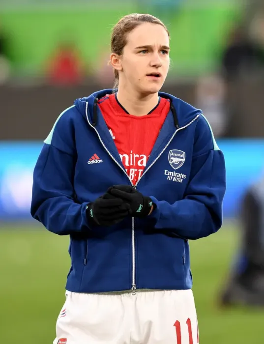 Framed Print : Viviane Miedema's Determined Look Ahead of Arsenal WFC's UEFA Women's Champions League Quarterfinal Second Leg Against VfL Wolfsburg