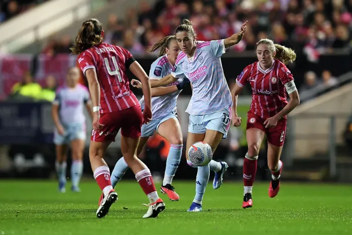 Framed Print : Vivianne Miedema in Action: Arsenal Women Take on Bristol City in Barclays Super League