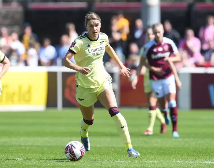 Framed Print : Vivianne Miedema in Action: Arsenal Women vs. West Ham United Women, FA WSL (2021-22)