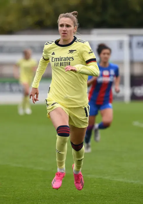 Framed Print : Vivianne Miedema in Action: Arsenal Women vs Crystal Palace Women, FA Cup 5th Round