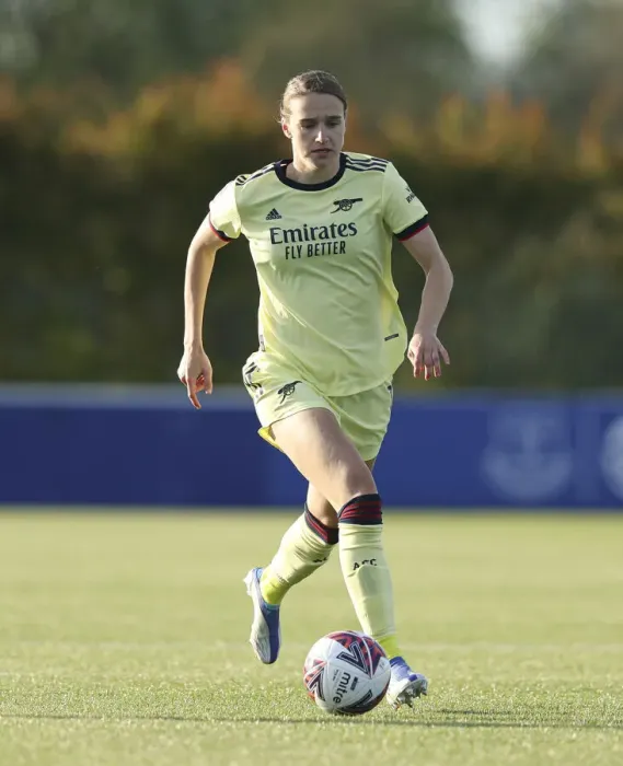 Framed Print : Vivianne Miedema in Action: Arsenal Women vs Everton, FA WSL 2021-22