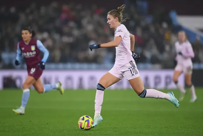 Framed Print : Vivianne Miedema in Action: Aston Villa vs. Arsenal, Barclays Women's Super League, 2022-23
