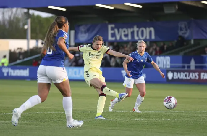 Framed Print : Vivianne Miedema in Action: Everton Women vs. Arsenal Women, FA WSL 2021-22 Framed Print : Vivianne Miedema in Action: Everton Women vs. Arsenal Women, FA WSL 2021-22