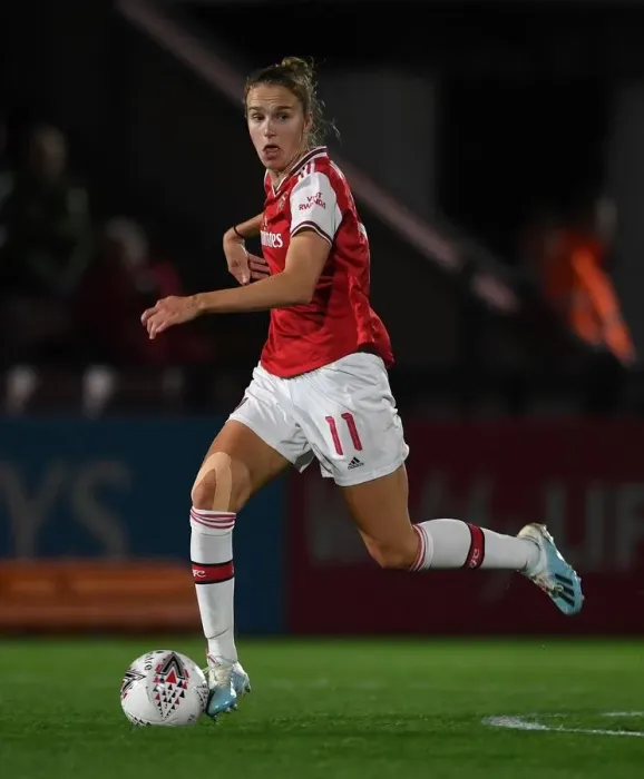 Framed Print : Vivianne Miedema: Arsenal Women's Star in UEFA Champions League Action
