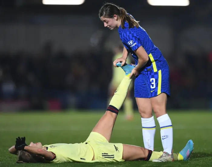 Framed Print : Vivianne Miedema Battles Cramp in Intense Chelsea vs Arsenal FA WSL Clash