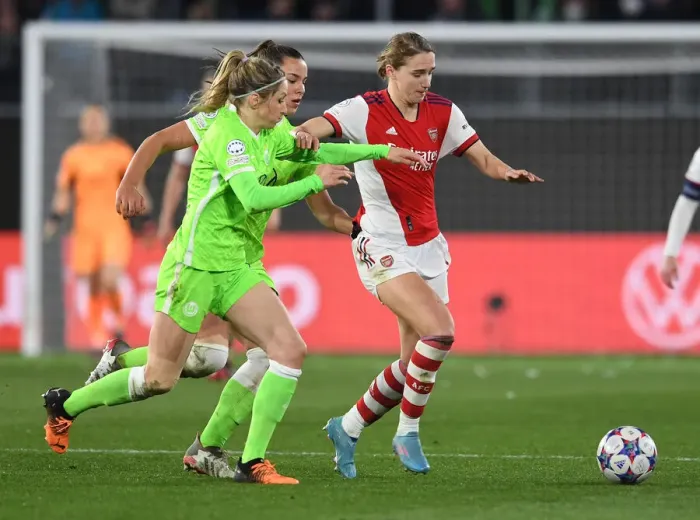 Framed Print : Vivianne Miedema Faces Off Against Wolfsburg Defenders in UEFA Women's Champions League Quarterfinals