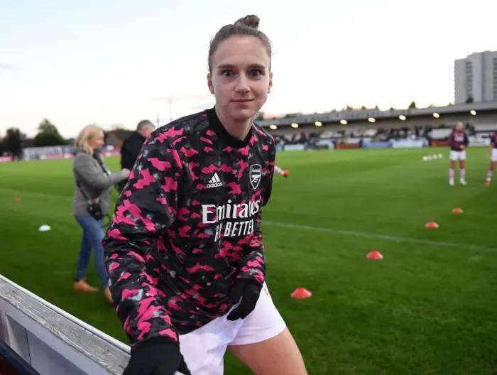 Framed Print : Vivianne Miedema Focused and Ready: Arsenal Women Prepare for FA Cup Clash Against Tottenham Hotspur