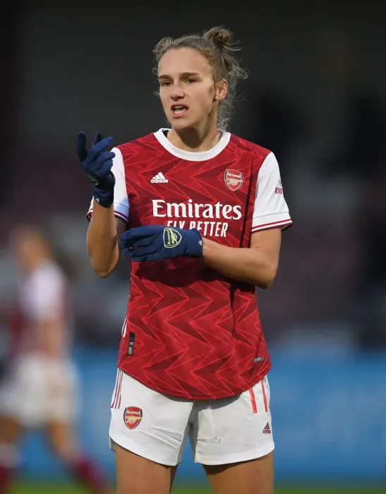 Framed Print : Vivianne Miedema Leads Arsenal Women in FA Cup Battle Against Tottenham Hotspur