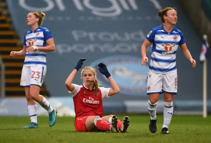 Framed Print : Vivianne Miedema's Close Call: A Moment of Frustration in the WSL Clash Between Reading and Arsenal